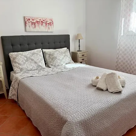 Parian Marble House Ferienhaus